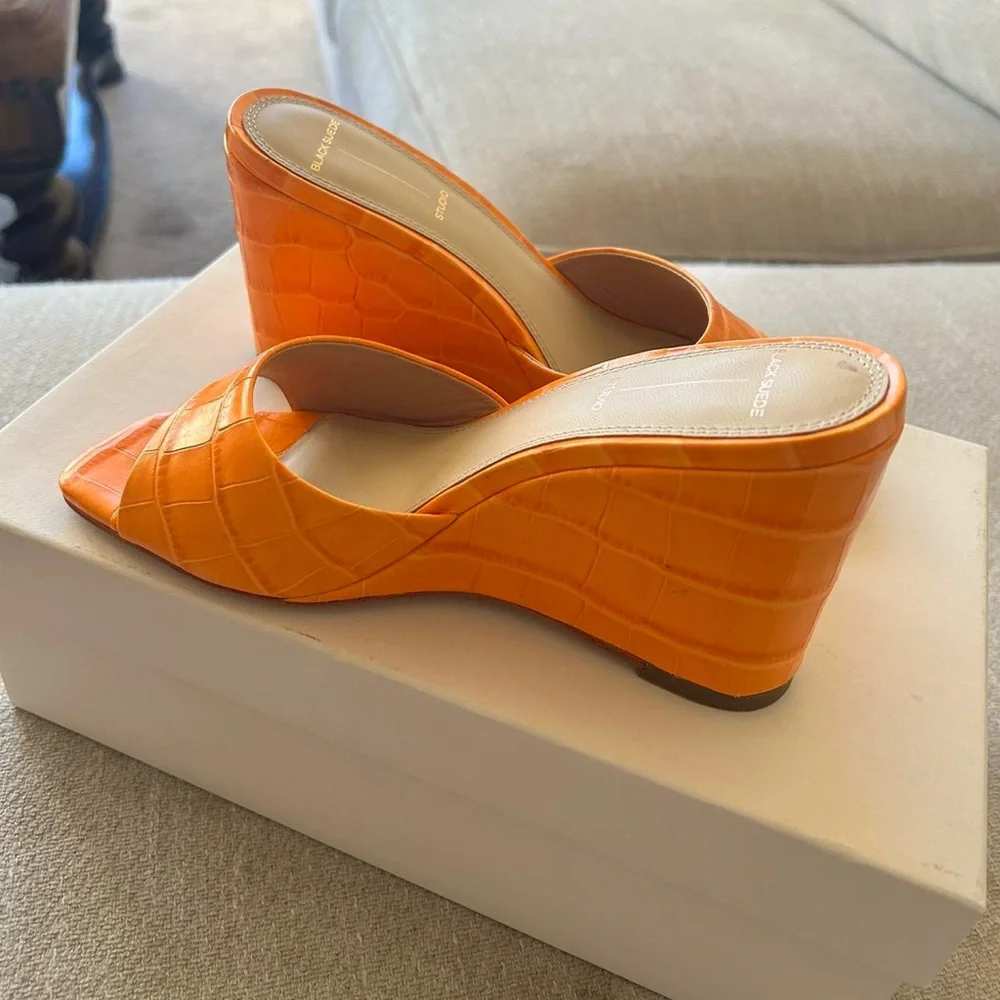 Black Suede Studio Orange crocodile embossed leather mules 🧡 - Picture 4 of 6